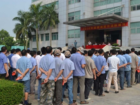 踐行安全生產(chǎn)標(biāo)準(zhǔn)，開展秋季消防演練